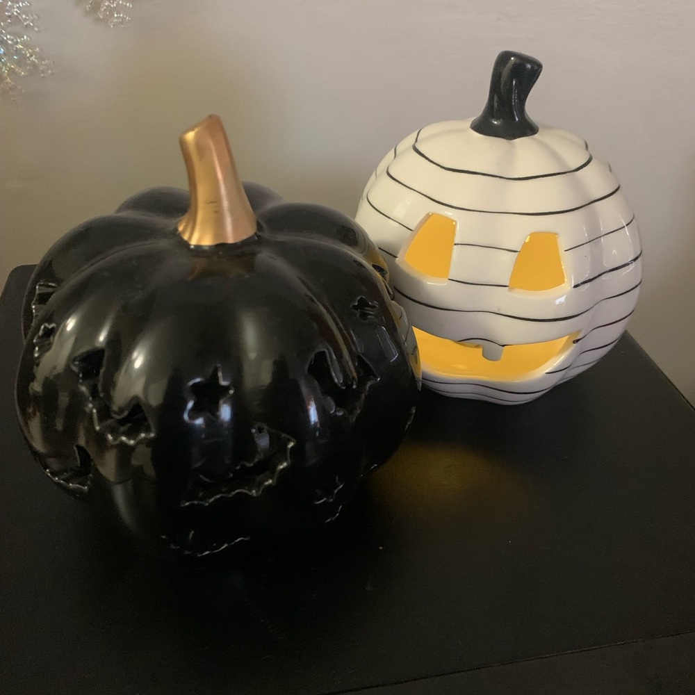 Small light up pumpkins Halloween decor